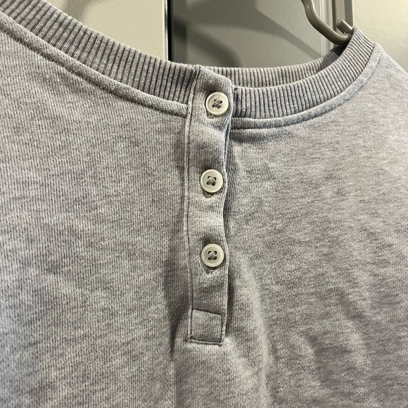 American Eagle Over Sized Crew Neck - Picture 2 of 8